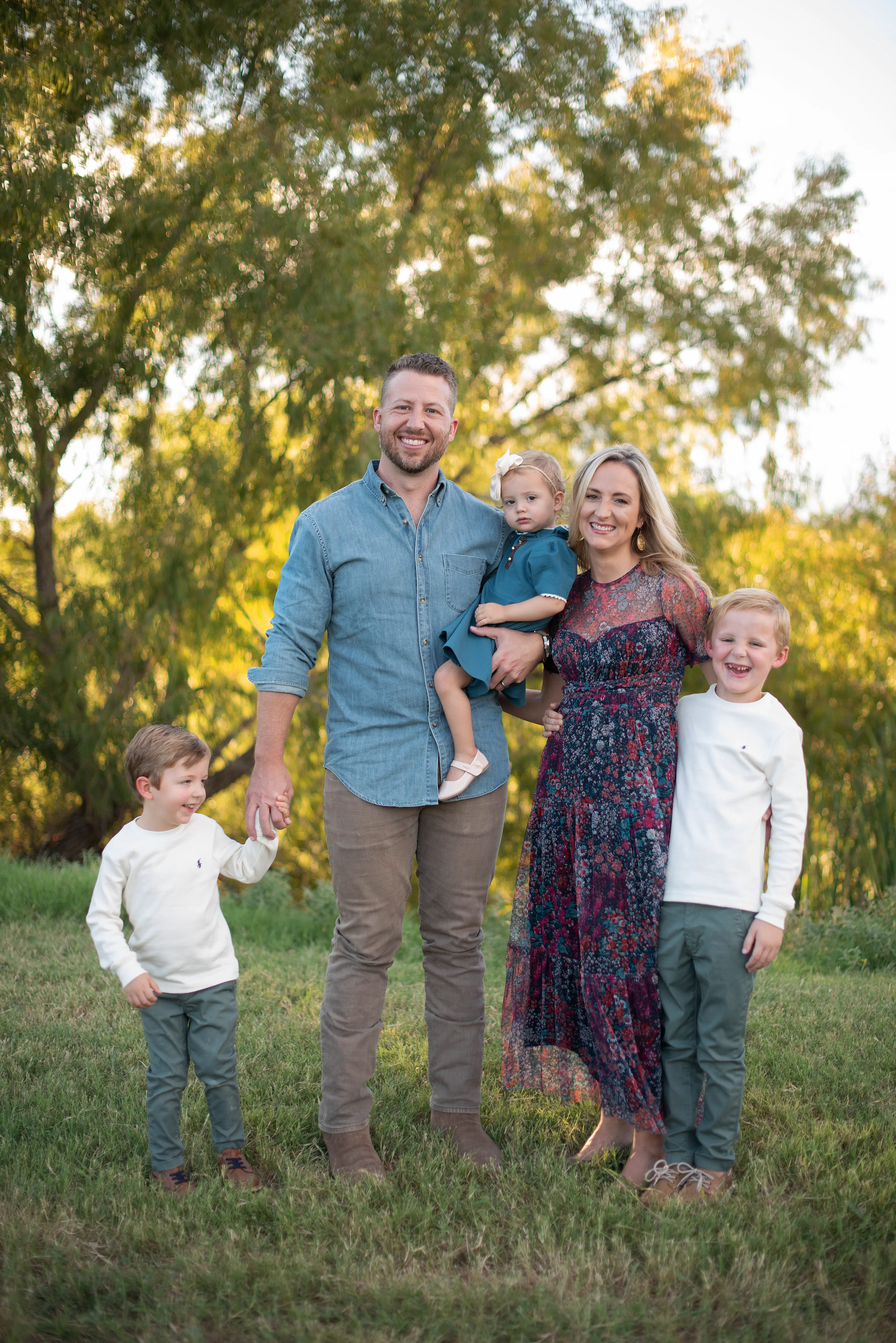 Dr. Jeff and Dr. Kayla Muszynski with their family at Elm Ridge Implant and Family Dentistry in Killeen, TX